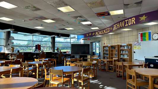Brooks Center for STEM and Arts Magnet Middle School Library in Wichita 3