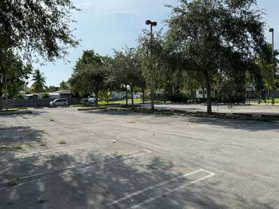 Kendale Elementary School Parking Lot - Field in Miami