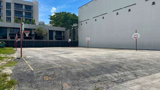 Coconut Grove K-8 School Outdoor Basketball Courts in Miami 2