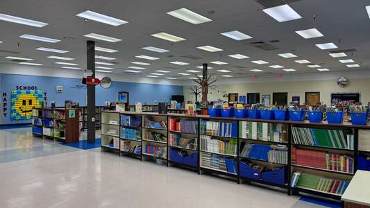 Gubser Elementary School Library in Keizer