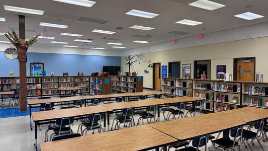 Gubser Elementary School Library in Keizer