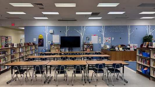 Gubser Elementary School Library in Keizer