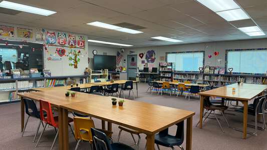 Del Sur Senior Elementary School Library in Lancaster 3