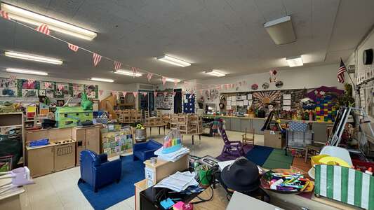 Cardenas - Lazaro Cardenas Elementary School Classroom Standard - Center Campus in Chicago 2