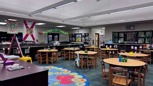 Pinedale Elementary School Library (3 hr min) in Jacksonville 3