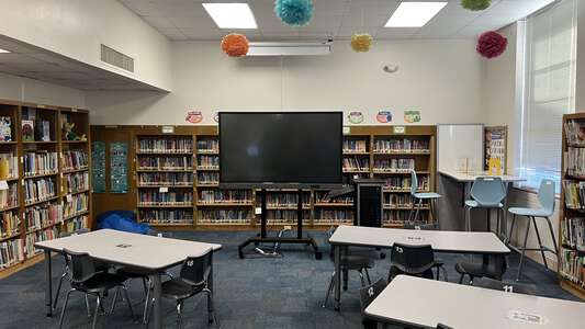 Como Elementary School Library in Fort Worth