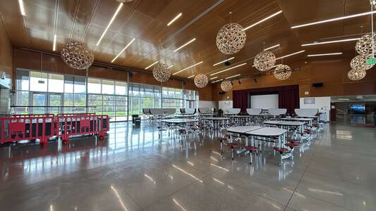 Roosevelt Middle School Cafeteria in Eugene 3