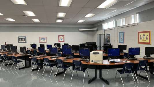 Oak Park Elementary School (3201) Library in Tampa 2