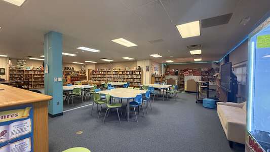 Daggett Elementary School Library in Fort Worth