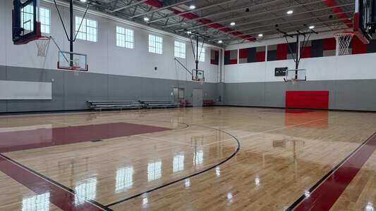 Capps Middle School Gym - Auxiliary in Warr Acres 3