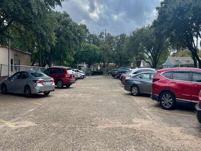 Margaret B Henderson Elementary School Parking Lot - Front in Dallas