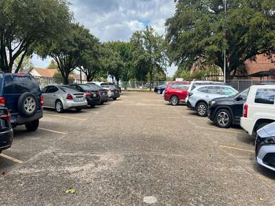 Margaret B Henderson Elementary School Parking Lot - Front in Dallas