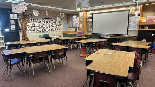 Oak Creek Elementary School Classroom Standard in Irvine