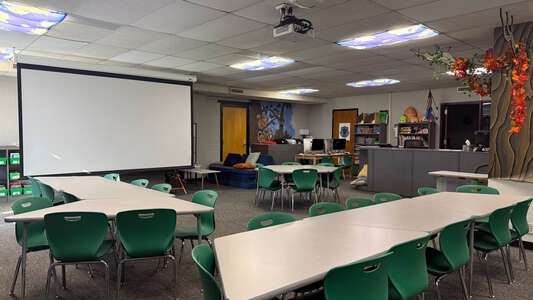 Western Oaks Elementary School Library in Bethany 2
