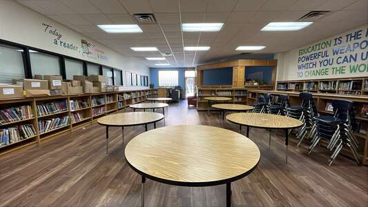 Westlawn Elementary School Library in Texarkana 2