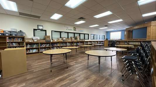 Westlawn Elementary School Library in Texarkana 3