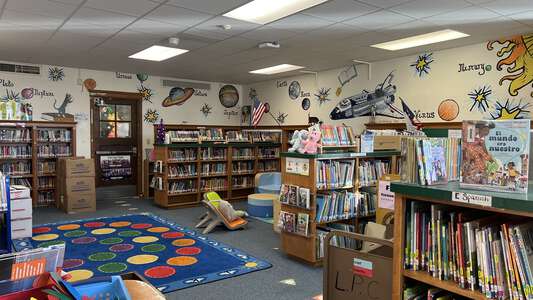 South Hi Mount Elementary School Library in Fort Worth