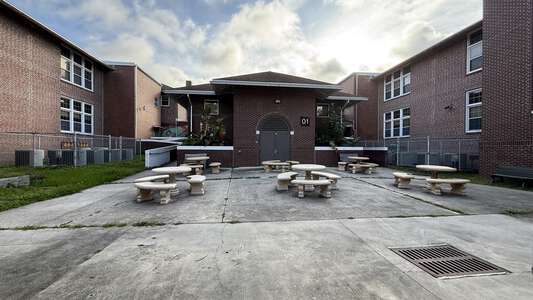 Courtyard (3 hr min)