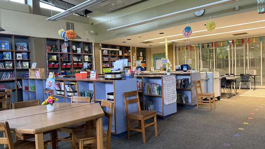 Brookeview Elementary School Library (3 hr min) in Jacksonville 3