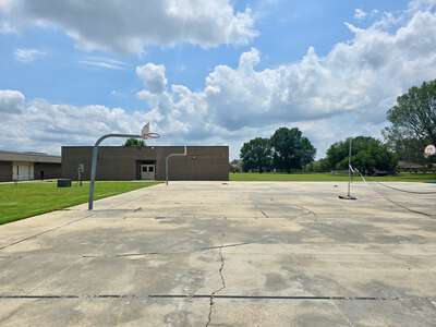 Wedgewood Elementary School Outdoor Basketball Courts in Baton Rouge