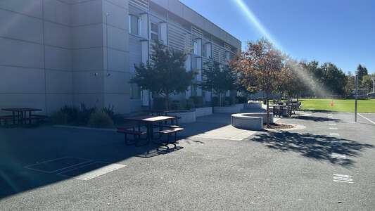 Roseland Accelerated Middle School Outdoor Eating Area in Santa Rosa 2