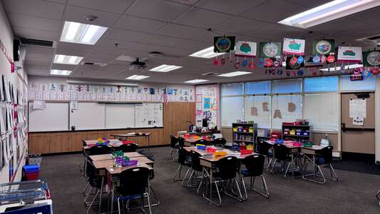 Deerfield Elementary School Classroom Standard in Irvine