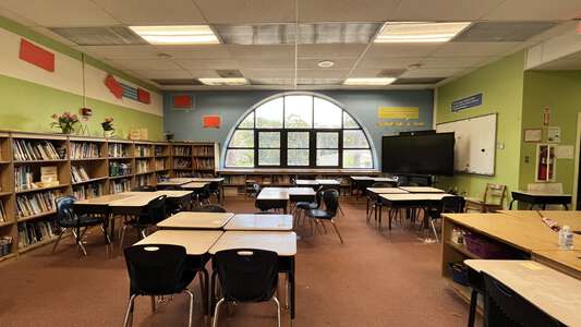 Fishweir Elementary School Library (3 hr min) in Jacksonville 3