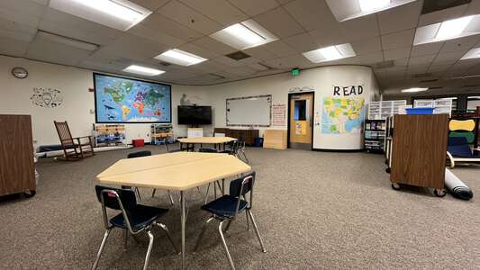 Hiteon Elementary School Library in Beaverton