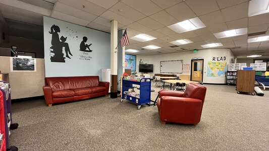 Hiteon Elementary School Library in Beaverton