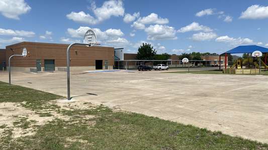Oakmont Elementary Outdoor Basketball Courts in Fort Worth