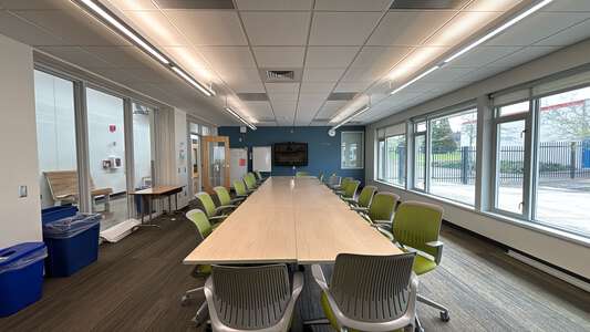 Churchill High School Room 121 - STEM Conference Room in Eugene 2