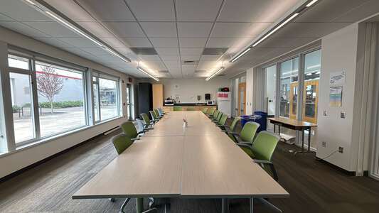 Churchill High School Room 121 - STEM Conference Room in Eugene 3