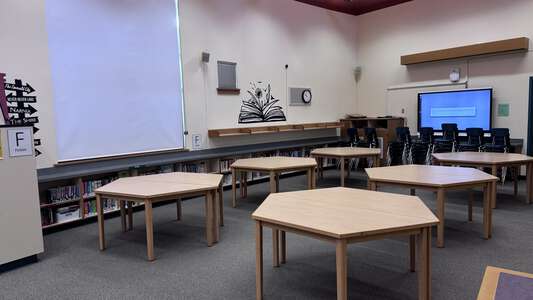 Lakeview Elementary School Library in Kirkland 2