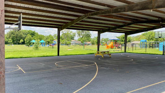 Looscan Elementary Outdoor Basketball Courts in Houston