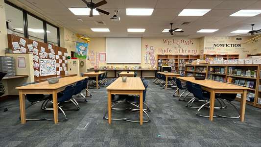 Hyde Leadership and International Explorations Magnet Elementary School Library in Wichita 3