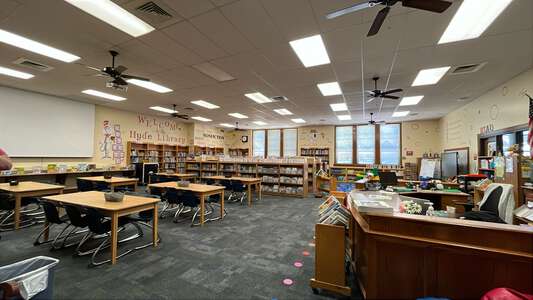 Hyde Leadership and International Explorations Magnet Elementary School Library in Wichita 4