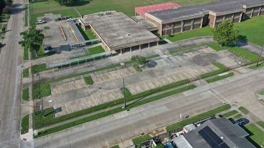 Solis Elementary School Parking Lot - Staff in Gretna 2