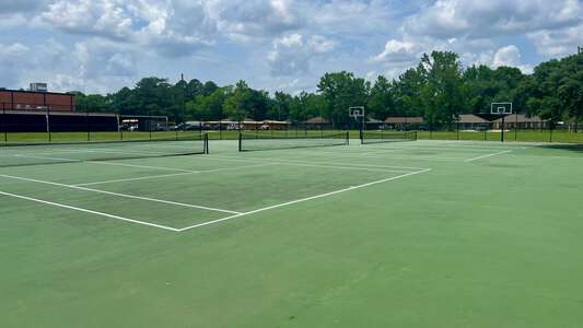 Glen Oaks Magnet High School Tennis Courts in Baton Rouge