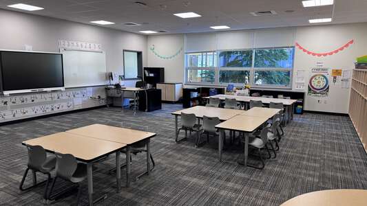 Peter Kirk Elementary School Classroom Standard in Kirkland