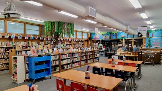Kaiser Elementary School (3-6) Library in Costa Mesa
