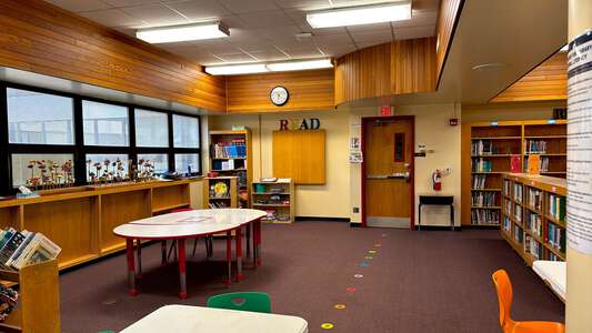 Gammon Elementary School Library in Wichita 4