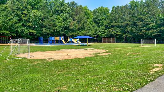 Berkeley Lake Elementary School Field - Practice in Duluth