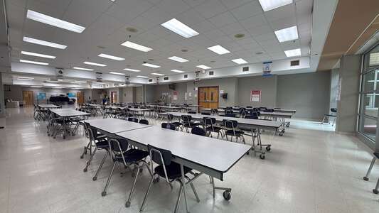 Madero - Francisco I Madero Middle School Dining Room in Chicago 3