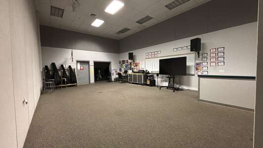 Leslie Middle School Room 111 - Stage in Salem 3