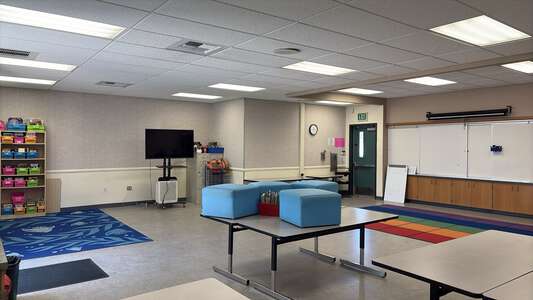 Hannalei Elementary School Classroom Standard in Vista 5