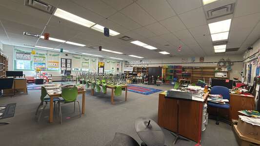 Ray - William H. Ray Elementary School Music Room in Chicago 2