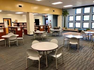 Bookman Road Elementary School Library in Elgin