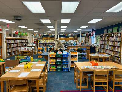 Bruce Shulkey Elementary School Library in Fort Worth 2