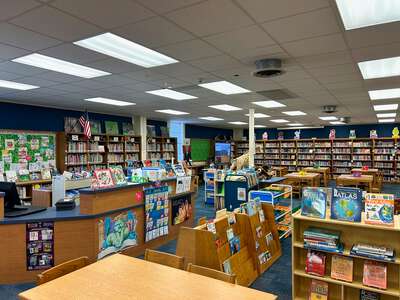 Bruce Shulkey Elementary School Library in Fort Worth 3