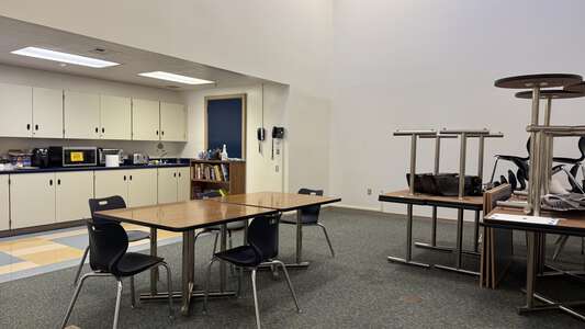 Venado Middle School Staff Lounge in Irvine